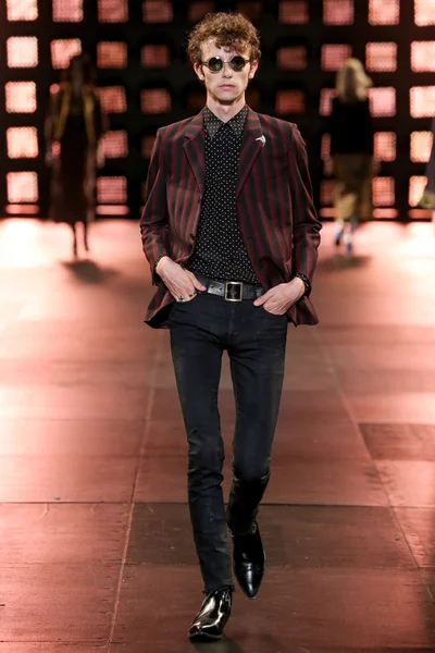 Look 50